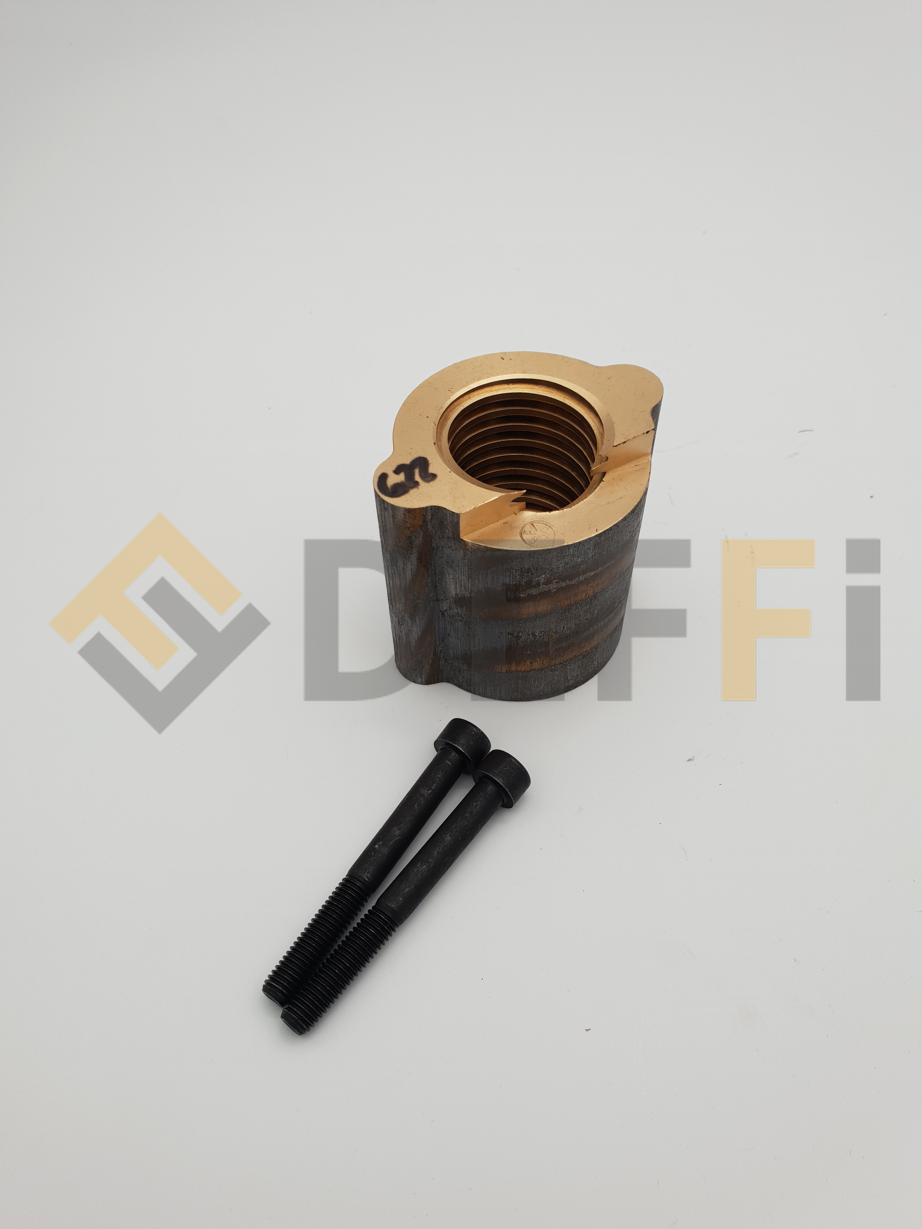 4448315-Ecrou porteur 4440622 + 2 vis CHC M8x70
il est fortement recommandée de remplacer les bagues rotules 4440458 et plaque de répartition 4440462 ou l'ensemble 4441088

Vis CHC seule disponible sous le code QCR1108070